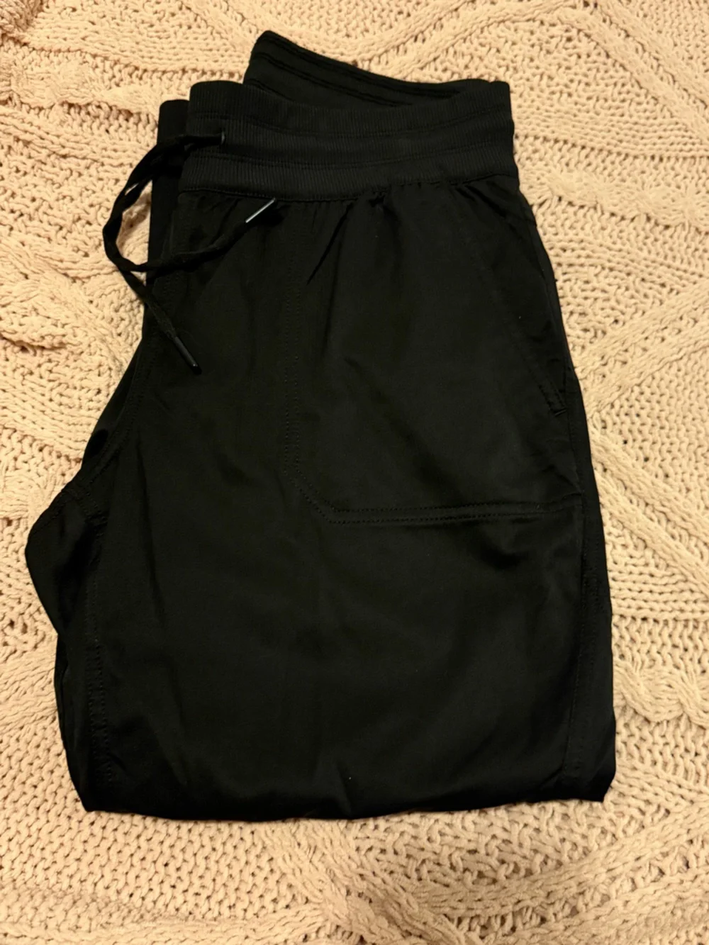 The North Face woman's like new Black Jogger pants size M - Picture 2 of 8